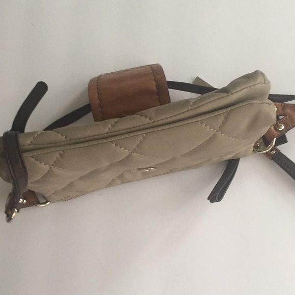 Preowned Guess women,s cross body handbag$38.00 - Picture 7 of 12